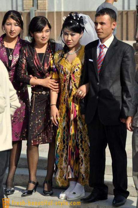 Узбекските рокли: отличителни черти