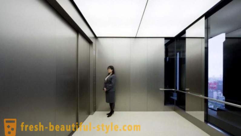 В Япония е по-добре да не ходи в асансьора първи