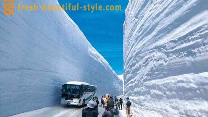 Невероятно сняг коридор в Япония