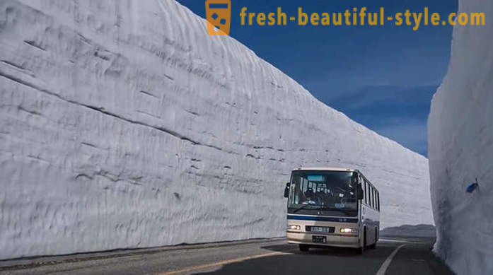 Невероятно сняг коридор в Япония