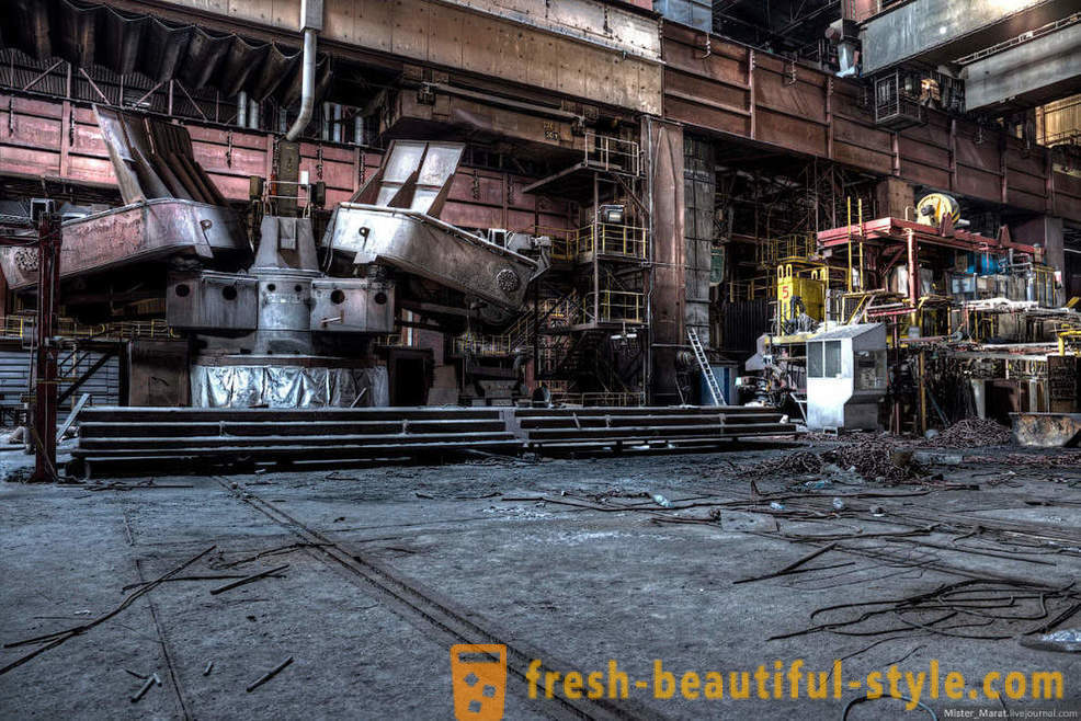 Разходка през изоставената фабрика в Белгия