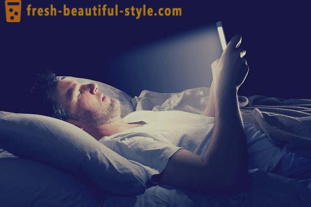Учените са открили, причините, поради които не мога да спя с вашия смартфон
