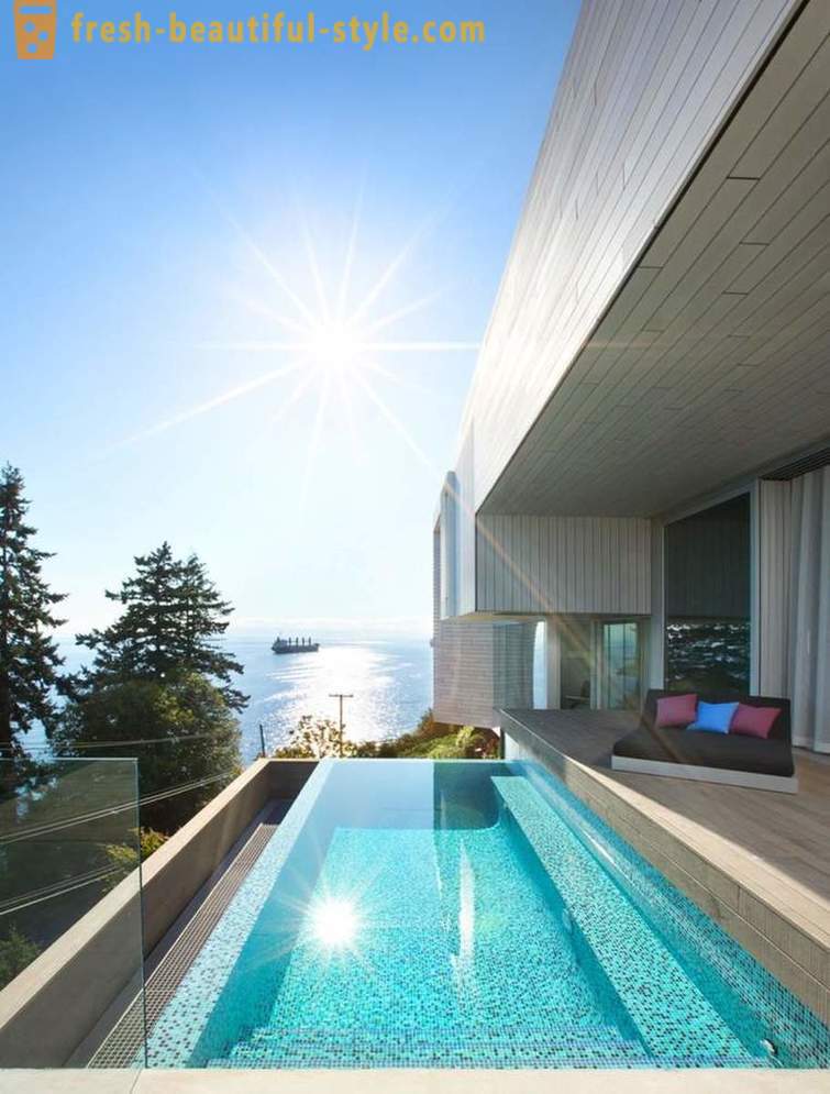 Архитектурата и интериора на къщата от океана в Западен Ванкувър