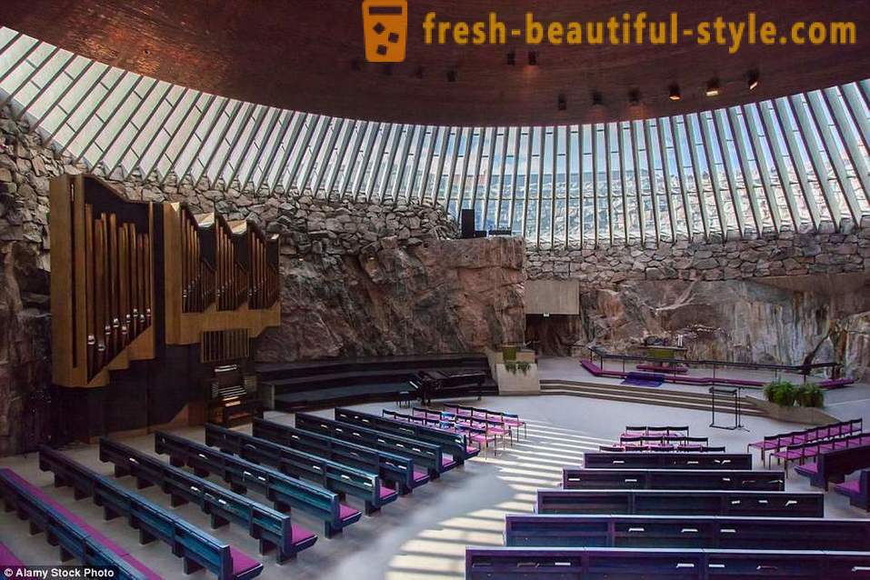 От подземните параклиси до футуристични катедрали: 15 от най-необичайните църкви в света