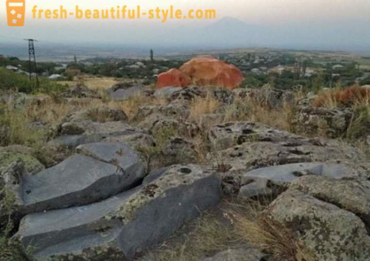 Странни и необичайни места в Армения