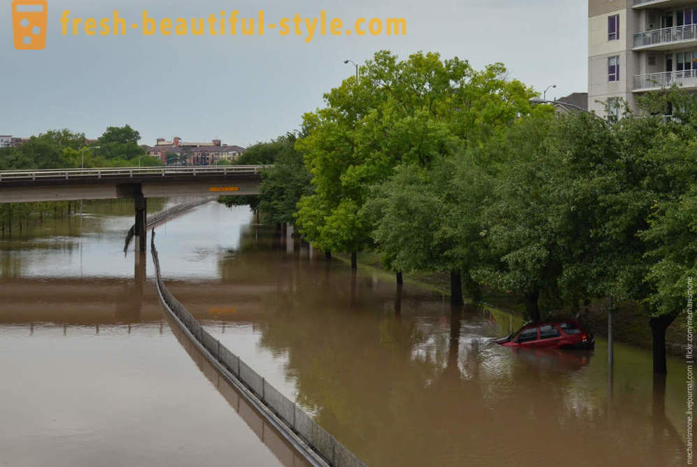 Исторически наводнения в Хюстън