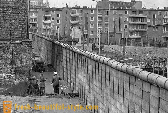 Падането на Берлинската стена