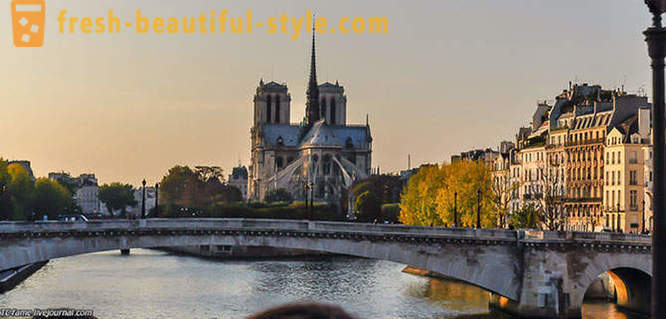 Разходка над мостовете на Париж
