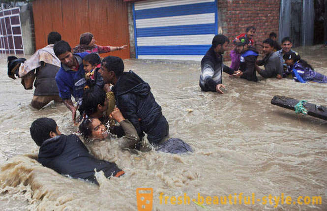 Исторически наводнения в Индия и Пакистан