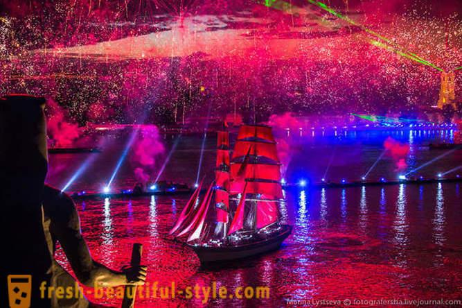 Както е отбелязано Scarlet Sails 2014 Санкт Петербург