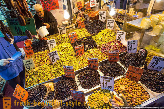 Пазарен Walk подправки в Истанбул