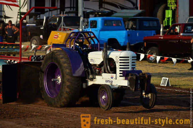 Трактори на стероиди или състезание в Тексас