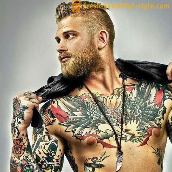 Мъжки татуировка на гърдите му, както и техните функции