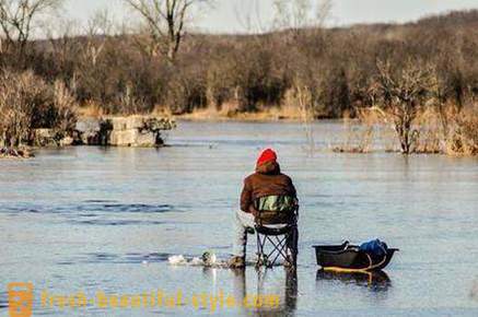 Зимни риболов на река Об в Барнаул