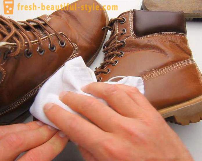 Как да се простират обувка си у дома: ефективни техники, методи и препоръки