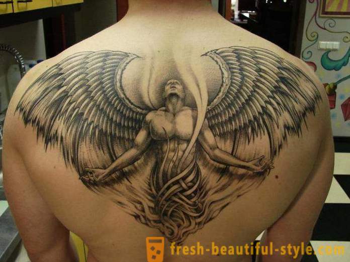 Мъжки татуировка на гърба си: плюсове, минуси и опции скици.