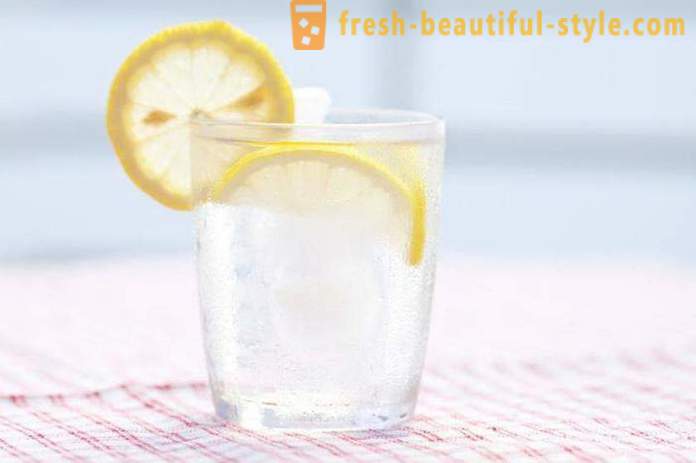 Вода с лимон за отслабване: рецепти и коментари