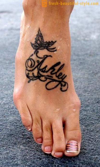 Татуировка на краката си - една малка шега жените